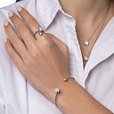 Браслет жесткий из белого золота с бриллиантами