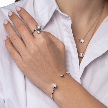 Браслет жесткий из белого золота с бриллиантами