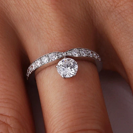 Кольцо из белого золота с бриллиантами