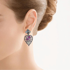 Серьги из золота с бриллиантами, корундами