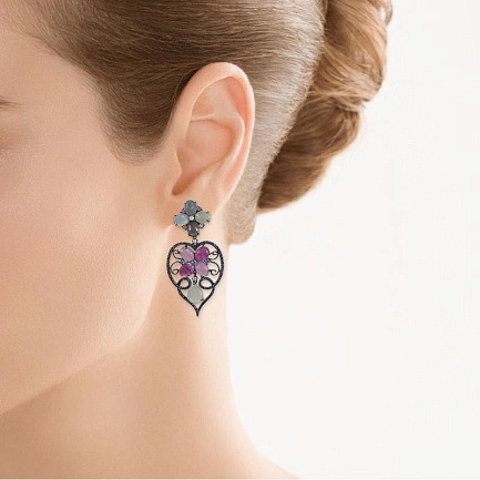 Серьги из золота с бриллиантами, корундами