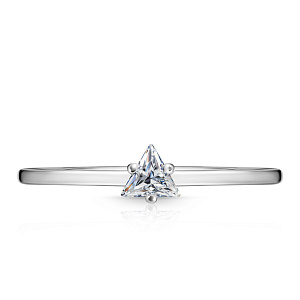 Кольцо из серебра с фианитом