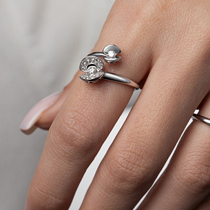 Кольцо из белого золота с бриллиантом