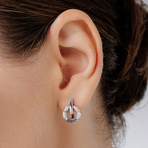 Серьги с английским замком из серебра с бриллиантом