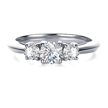 Кольцо из белого золота с бриллиантами