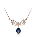 Колье из красного золота с бриллиантами, сапфиром