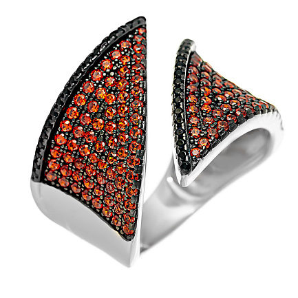 Кольцо из серебра с фианитами