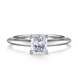 Кольцо из белого золота с бриллиантом