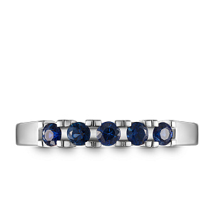 Кольцо из белого золота с сапфирами