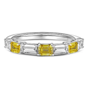 Кольцо из белого золота с бриллиантом