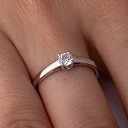 Кольцо из белого золота с бриллиантом