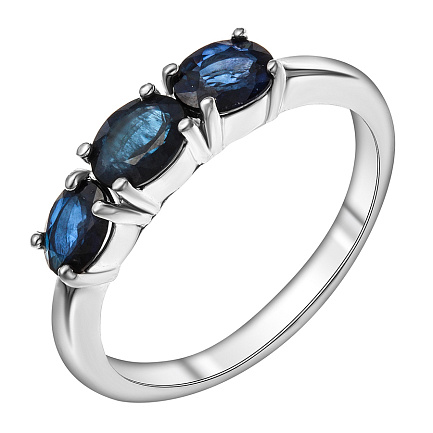 Кольцо из серебра с корундом