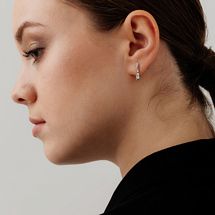 Серьги с английским замком из серебра с бриллиантами