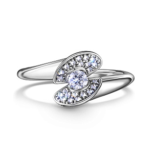 Кольцо из белого золота с бриллиантом