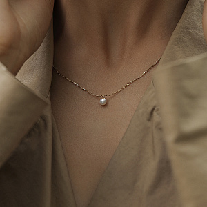 Колье из желтого золота с жемчугом, плетение якорное