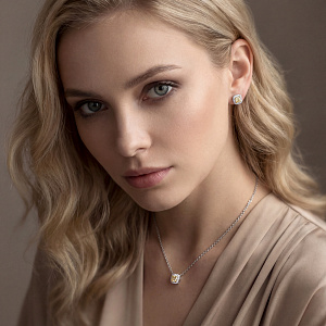 Колье из белого золота с бриллиантами