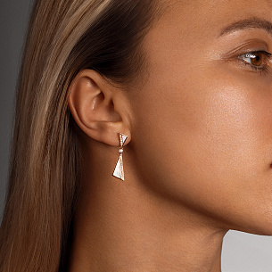 Серьги из красного золота с бриллиантами и перламутром