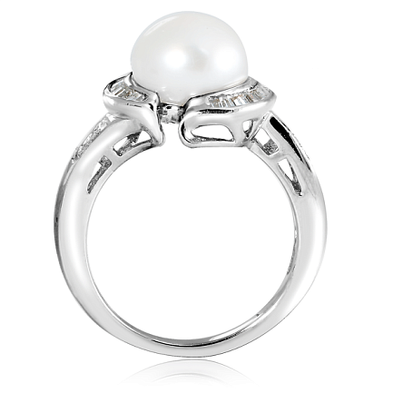 Кольцо из серебра с жемчугом, фианитом