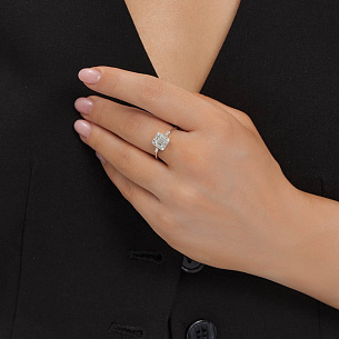 Кольцо из белого золота с бриллиантом