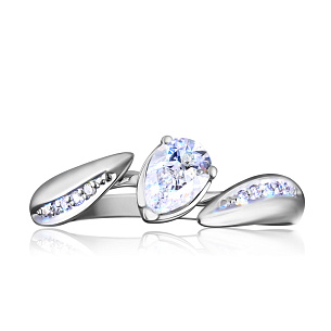 Кольцо из белого золота с бриллиантом