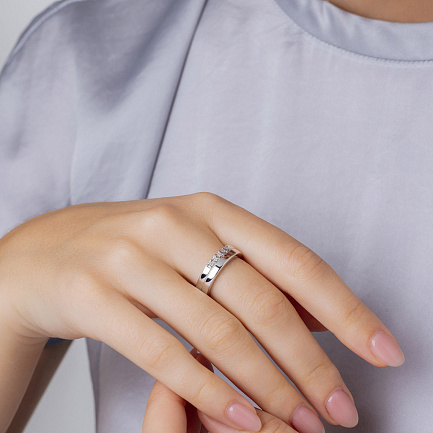 Кольцо из серебра с бриллиантом