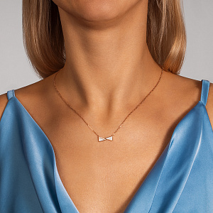 Колье из красного золота с бриллиантами, перламутром