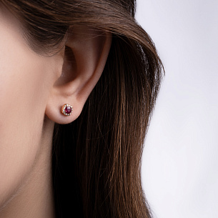 Пусеты из красного золота с бриллиантами и рубином