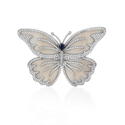 Брошь из белого золота с бриллиантами, сапфиром