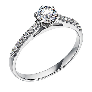 Кольцо из белого золота с бриллиантом