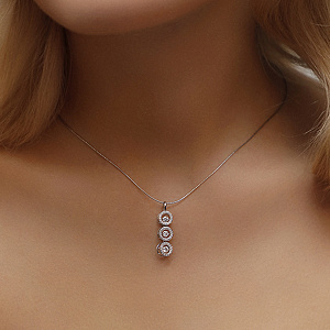 Подвеска из белого золота с бриллиантами