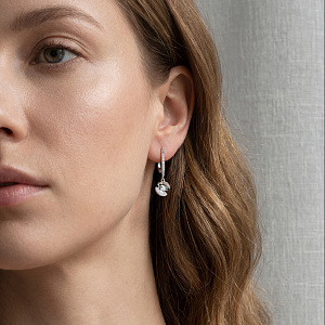 Серьги с английским замком из белого золота с бриллиантами