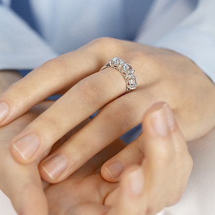 Кольцо из белого золота с бриллиантами, топазом