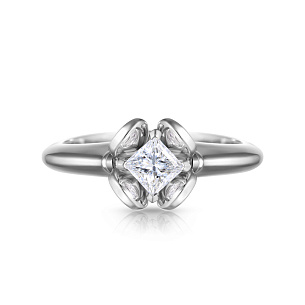 Кольцо из белого золота с бриллиантом