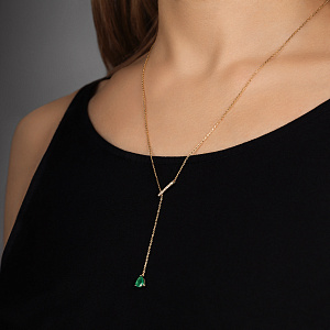 Колье из желтого золота с бриллиантами, изумрудом