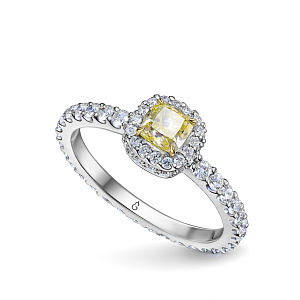 Кольцо из белого золота с бриллиантом