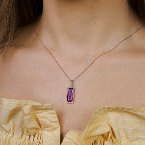 Подвеска из желтого золота с аметистом, бриллиантами