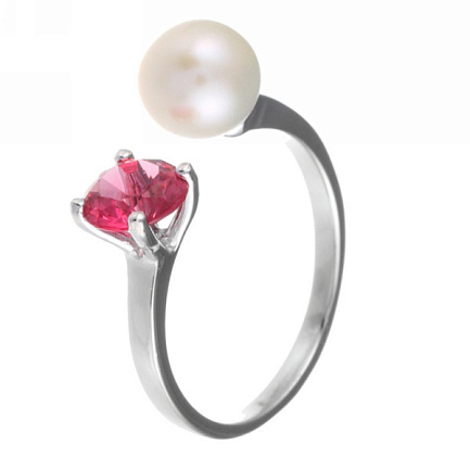 Кольцо из серебра с жемчугом, фианитом