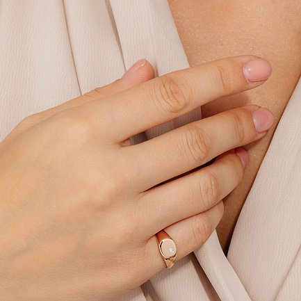 Кольцо из красного золота с бриллиантом