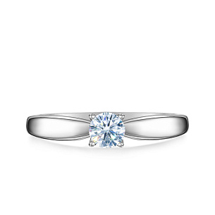 Кольцо из серебра с фианитом