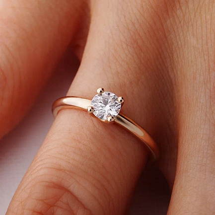 Кольцо из золота с бриллиантом