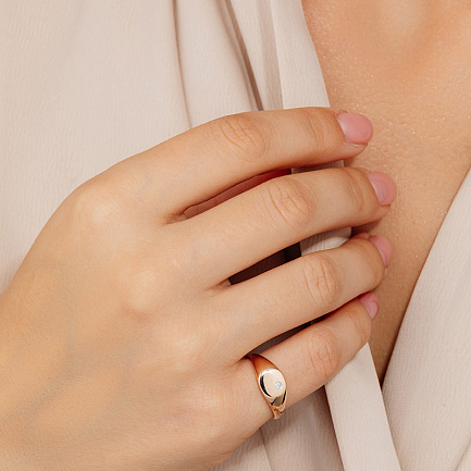 Кольцо из красного золота с бриллиантом