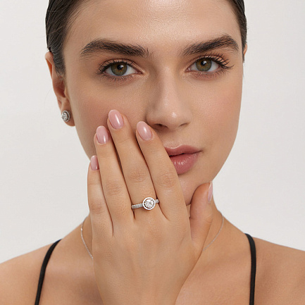 Кольцо из белого золота с бриллиантами