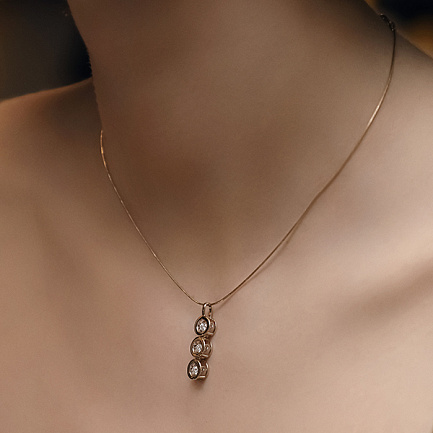 Подвеска из желтого золота с бриллиантами