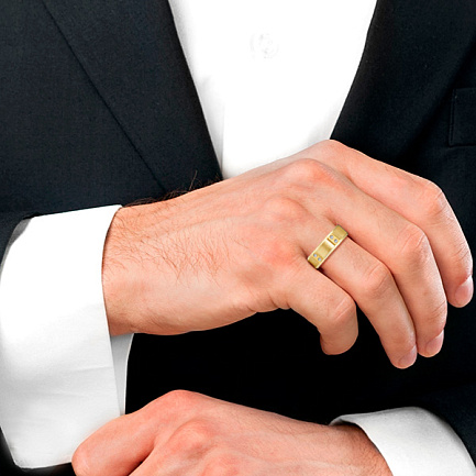 Обручальное кольцо с бриллиантами из желтого золота
