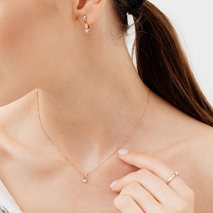 Кольцо из красного золота с бриллиантом