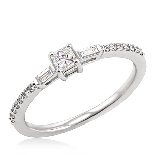 Кольцо из белого золота с бриллиантом