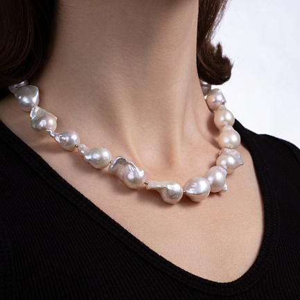 Бусы из красного золота с жемчугом