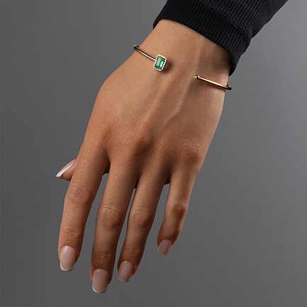 Браслет жесткий из желтого золота с бриллиантами