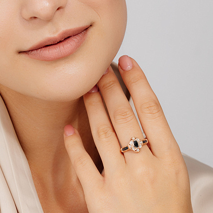 Кольцо из красного золота с бриллиантами, сапфиром