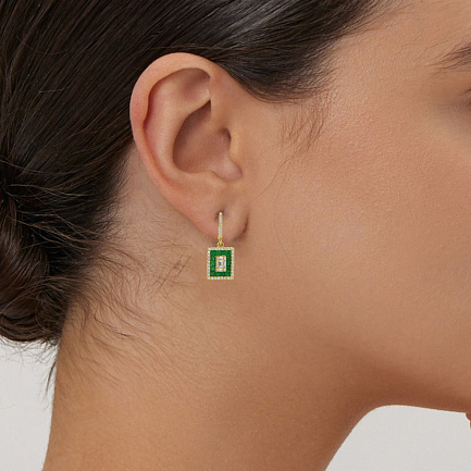 Серьги из желтого золота с бриллиантами, изумрудом